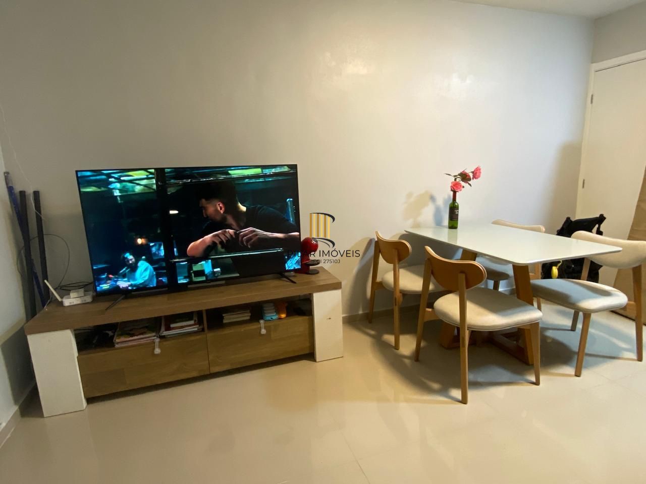 Apartamento de 2 dormitórios, 1 banheiro e 1 vaga.
