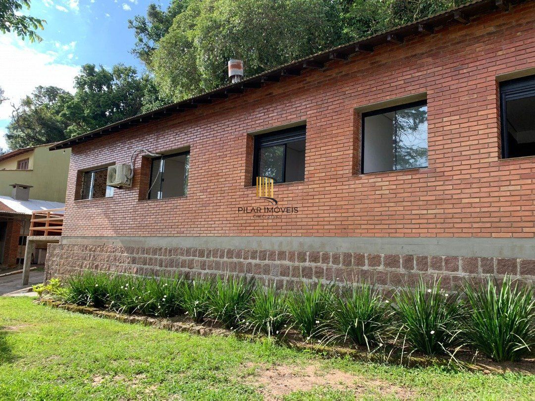 AMPLA CASA COM PRAIA PRIVATIVA NA ZONA SUL DE POA