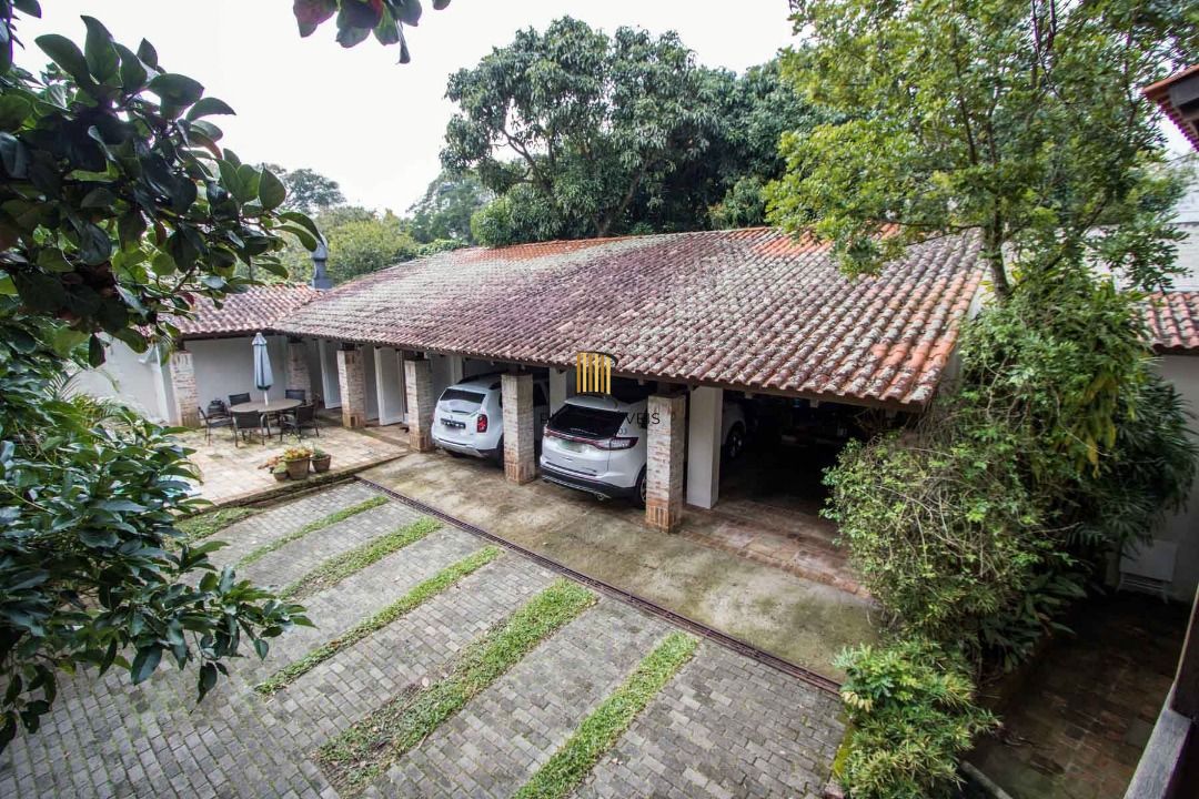 Casa para Venda - 489m², 4 dormitórios, sendo 2 suites, 3 vagas - Cristal