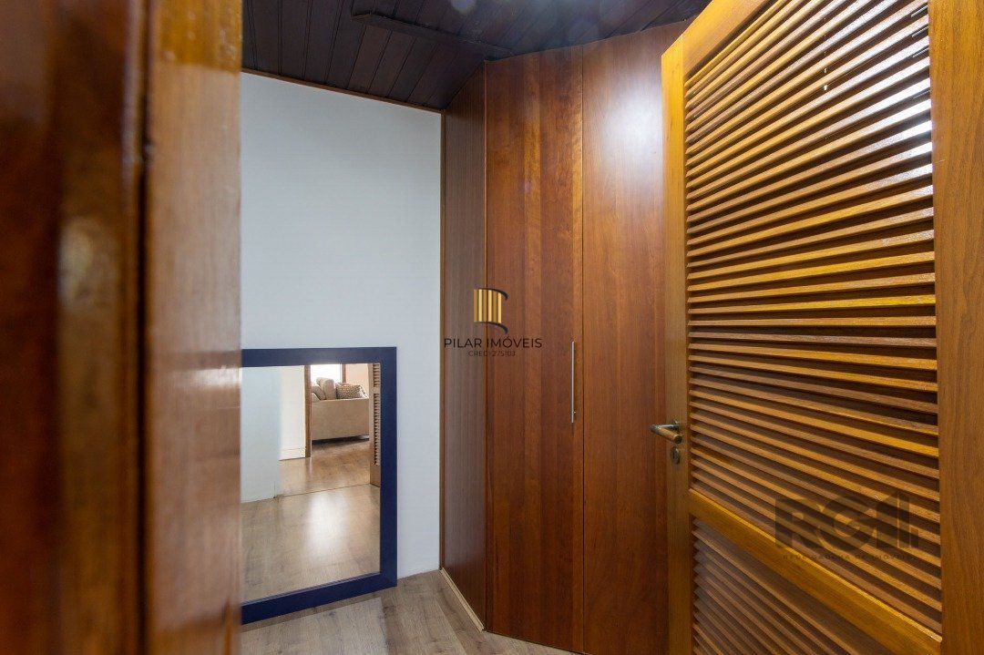 Sobrado com vista para Rio, 3 quartos, 2 suites, pátio, piscina, vaga para 4 carros - Bairro Vila Assunção
