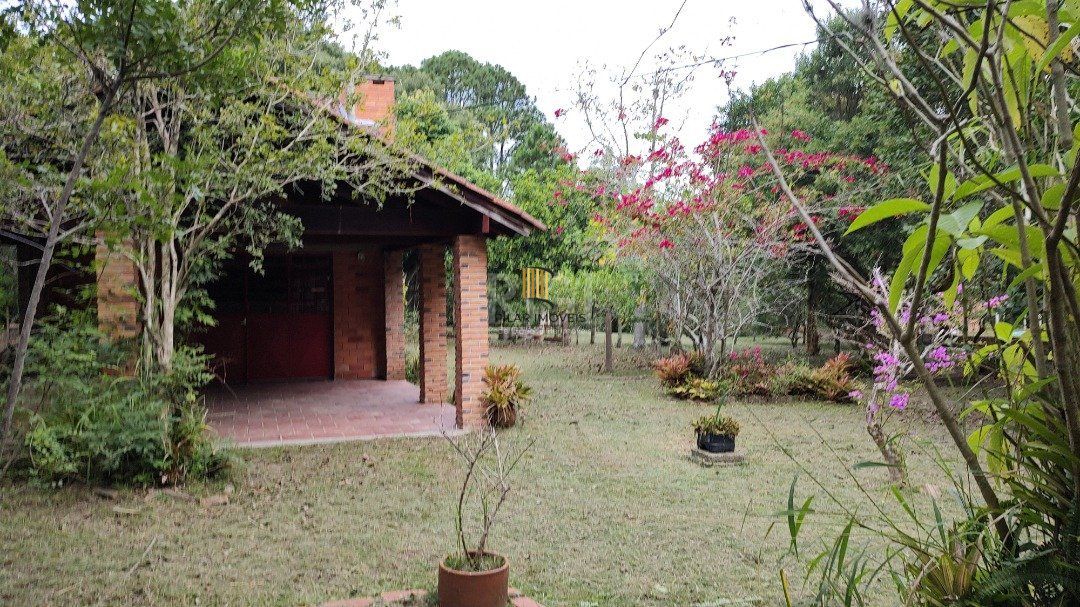 Sito à venda no Lami, com casa com quartos, 1 banheiro e piscina