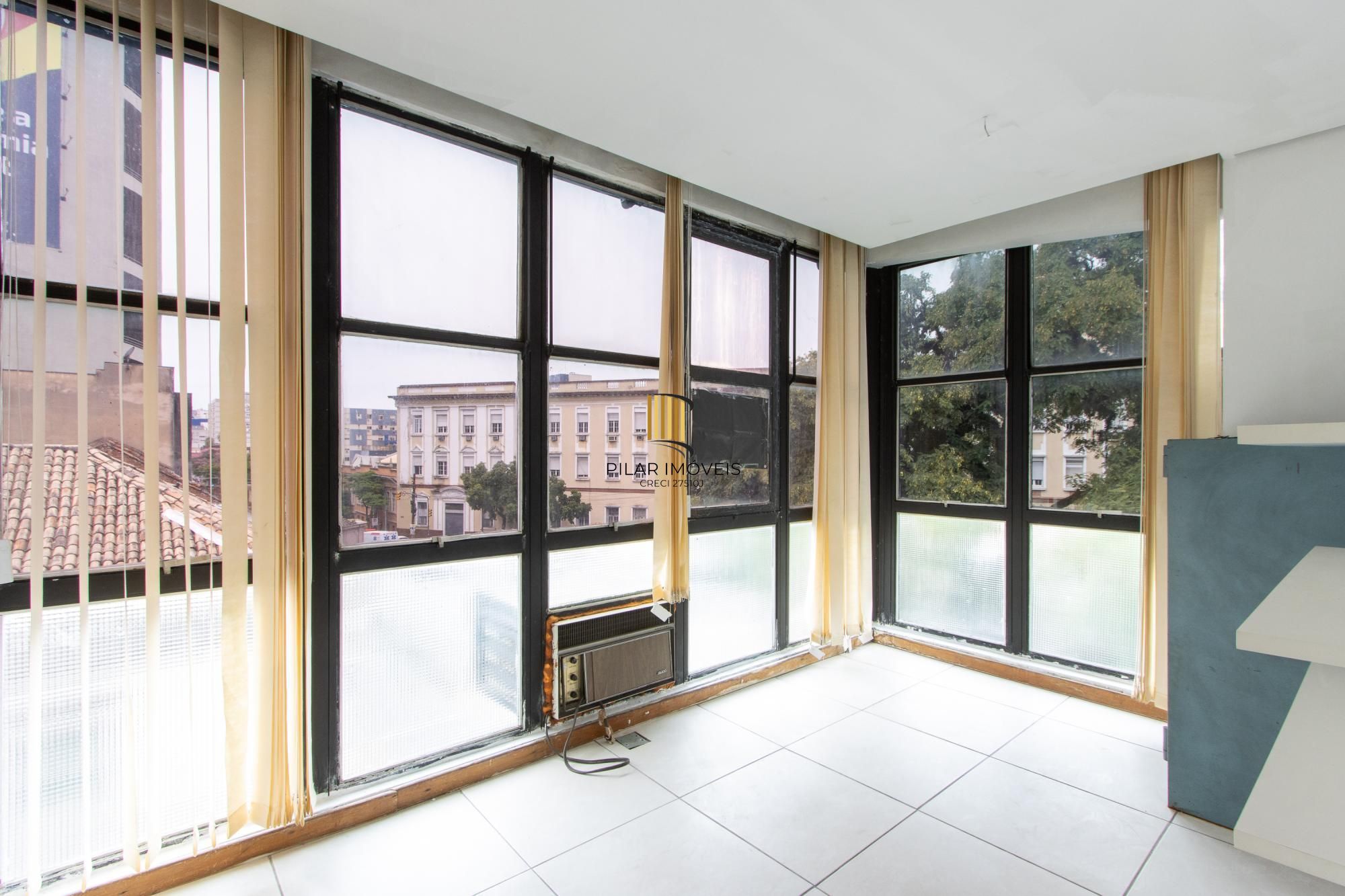 Sala comercial no Edifício Uarumã. - Pilar Imóveis
