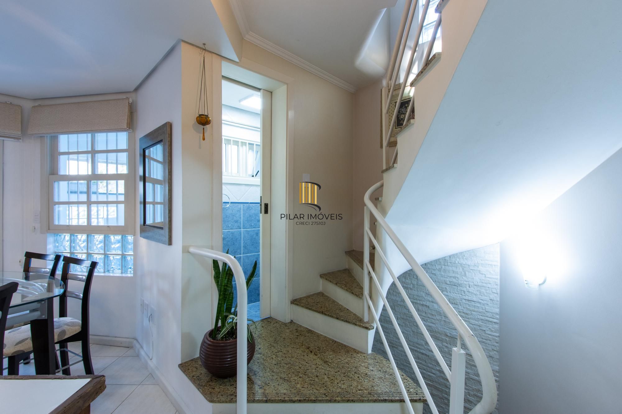 Oportunidade - Casa  Confortável de 3 Dormitórios na Zona Sul de Porto Alegre.