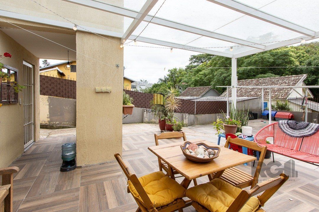 Casa para Venda - 132.55m², 3 dormitórios, sendo 1 suite, 5 vagas - Teresópolis
