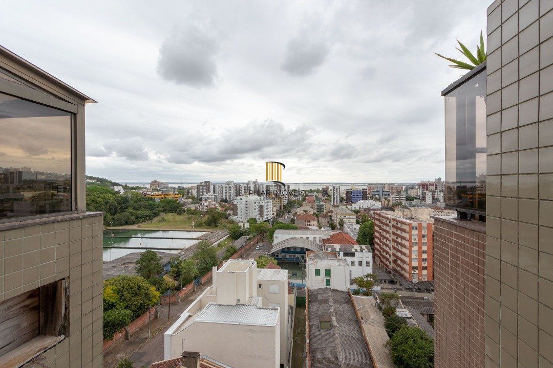 Cobertura para Venda - 302m², 4 dormitórios, sendo 1 suites, 3 vagas - Menino Deus