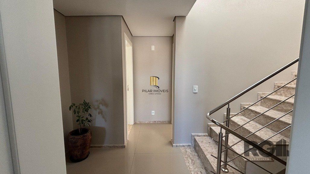 Casa em condomínio com 4 suítes, 4 vagas de garagem, pátio com piscina