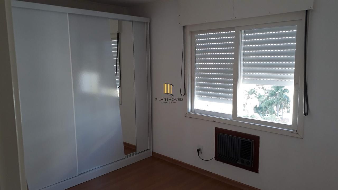 Cobertura com 137m², no Bairro Cristal, de 2 dormitórios, sento uma suíte, ampla sacada, churrasqueira, vista panorâmica, vaga coberta.