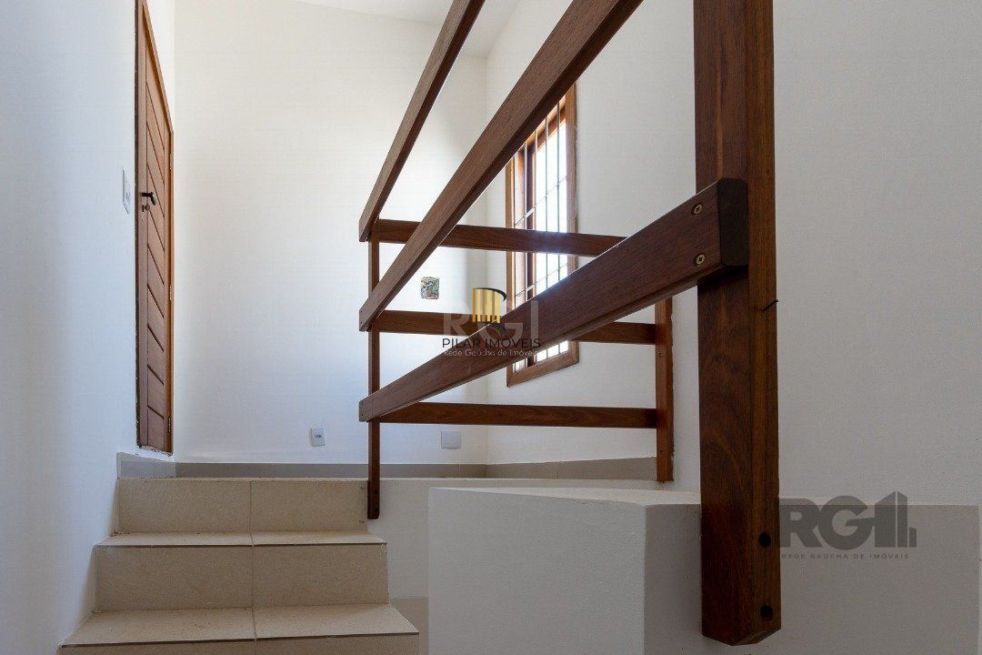 Casa 3 dormitórios no bairro Guarujá