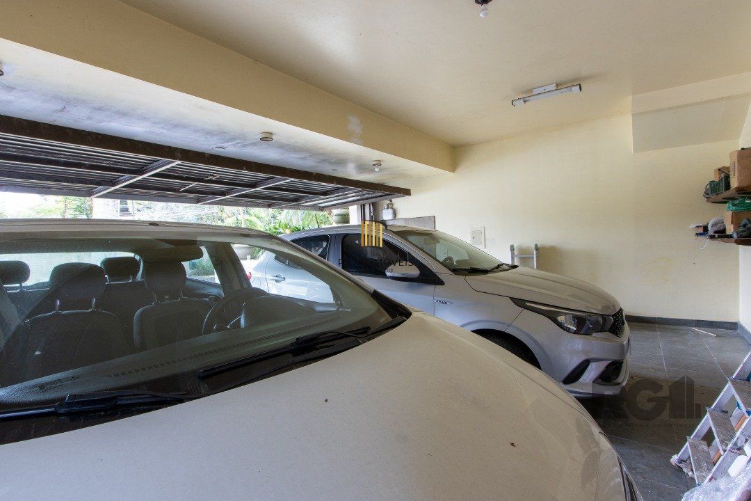 Casa para Venda - 645m², 4 dormitórios, sendo 4 suites, 11 vagas - Tristeza