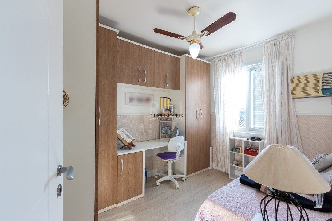 Casa Condominio para Venda - 240m², 4 dormitórios, sendo 1 suites, 2 vagas - Ipanema