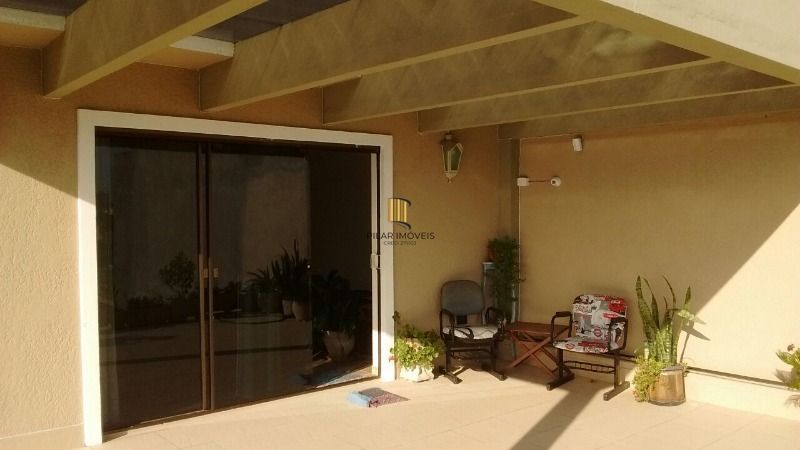 Casa para Venda - 200m², 3 dormitórios, 2 vagas - Centro
