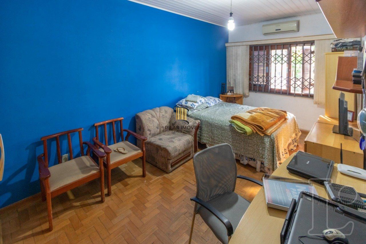 Sobrado para Venda - 241m², 4 dormitórios, sendo 1 suites, 1 vaga - Camaquã