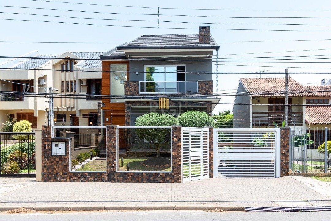 Casa para Venda - 420m², 3 dormitórios, sendo 3 suites, 8 vagas - Ipanema