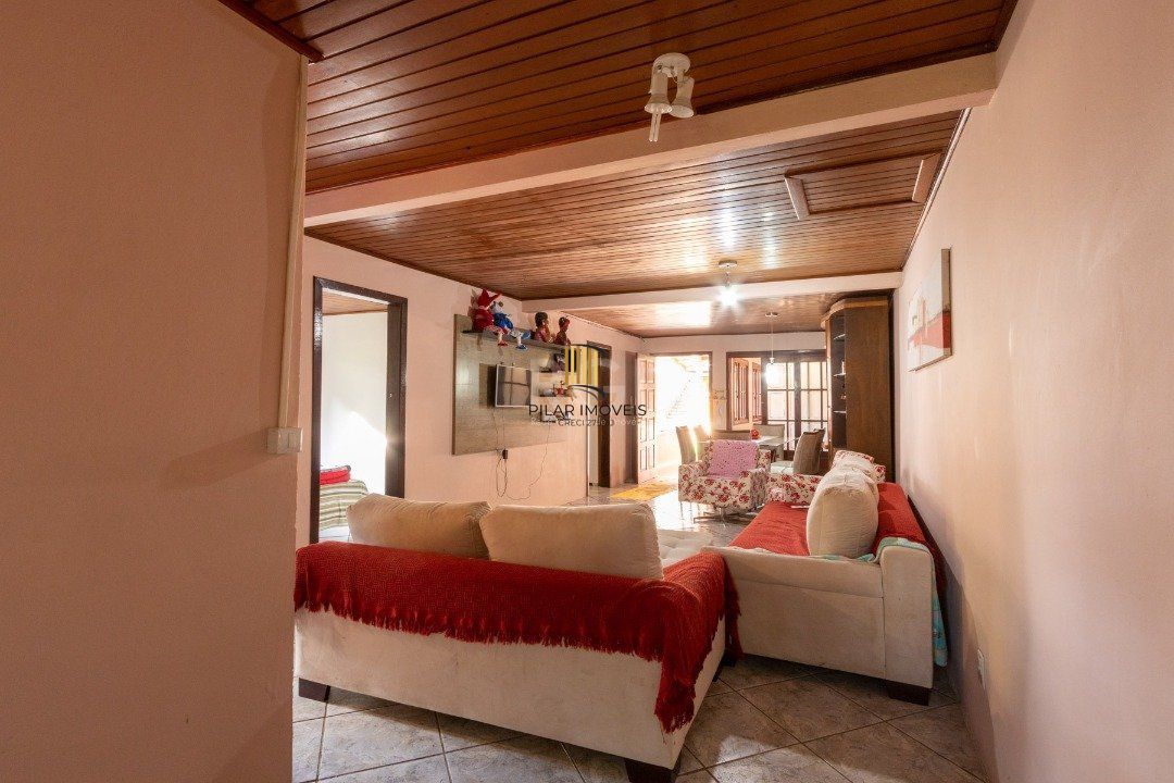 Casa para Venda - 240m², 6 dormitórios, sendo 3 suites, 2 vagas - Glória