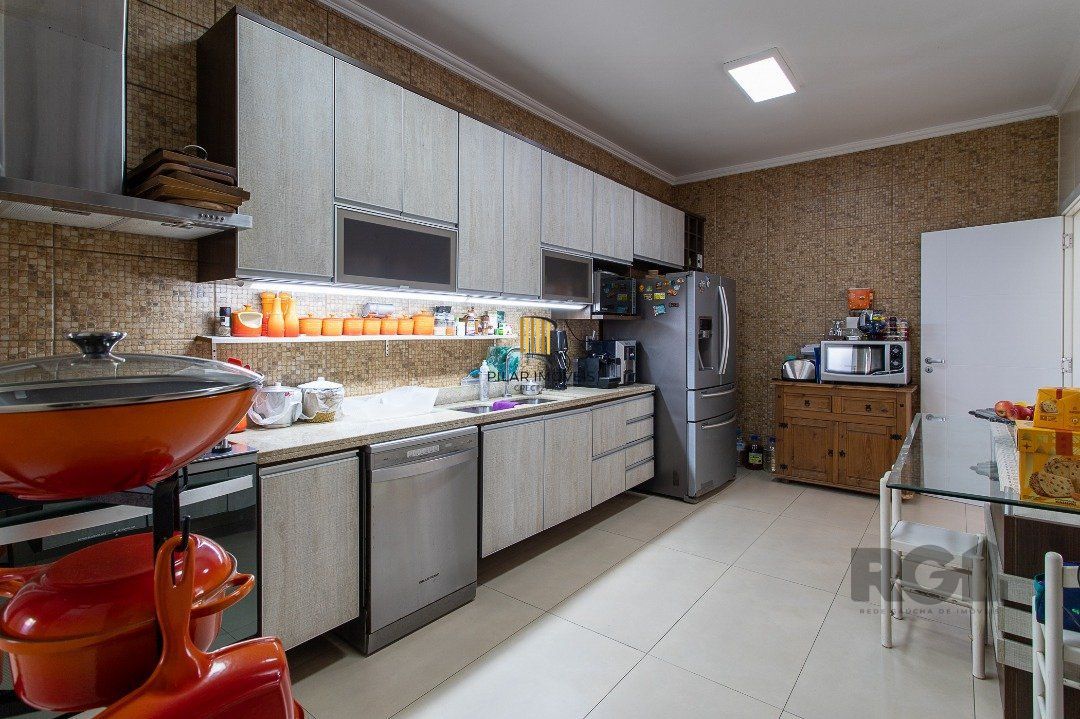 Apartamento com uma cobertura horizontal com 329,10 m² privativos com suíte
