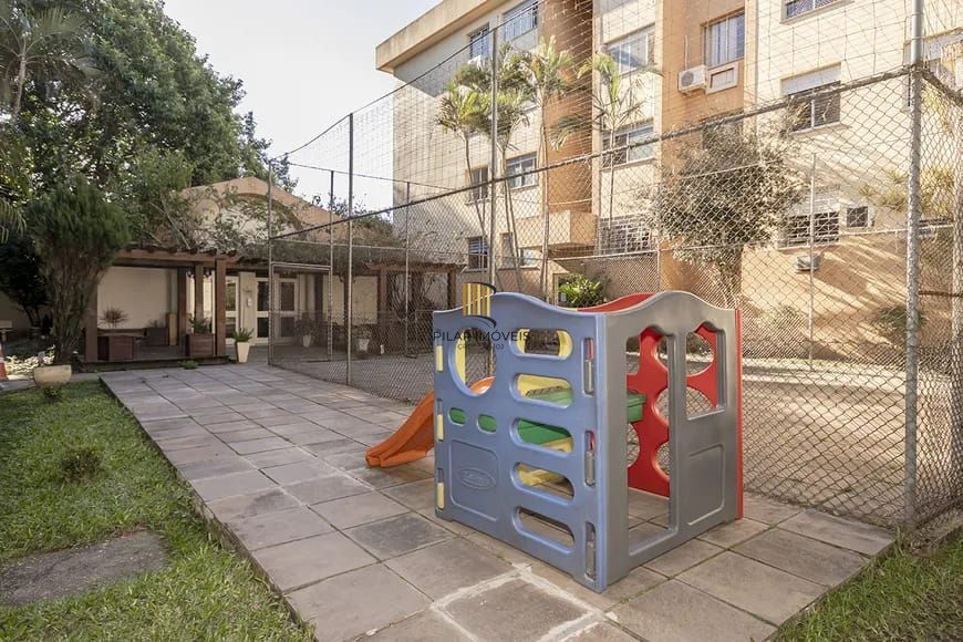 Apartamento de 2 quartos, no Bairro Tristeza, semi-mobiliado, com vaga escriturada.