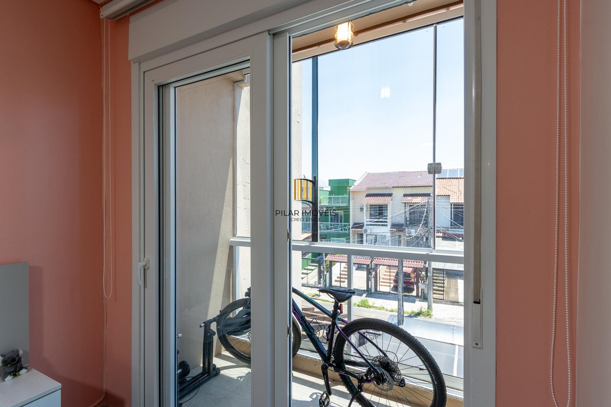 Sobrado com 2 suites e 2 vagas de garagem - Bairro Guarujá