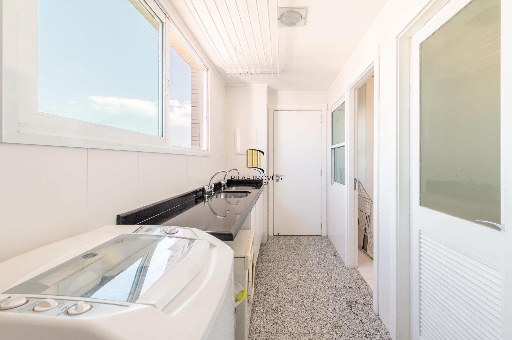 Apartamento com 204m², 3 dorm, 5 vagas no Petrópolis