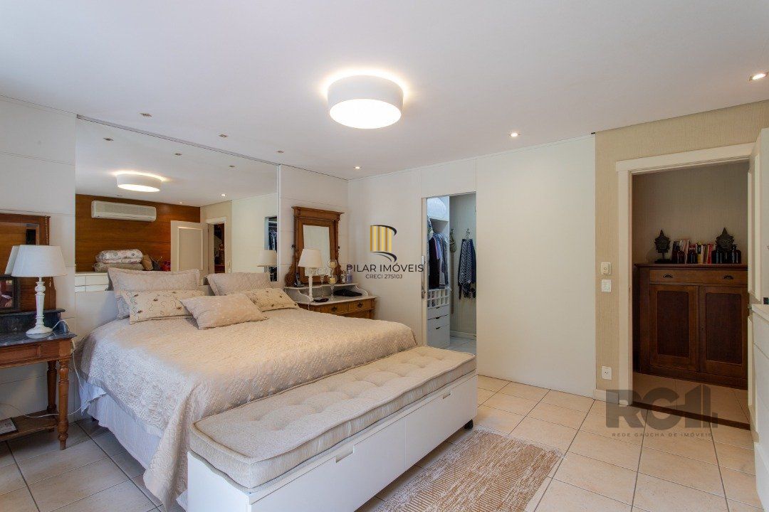 Casa Condominio para Venda - 380m², 3 dormitórios, sendo 3 suites, 6 vagas - Terra Ville