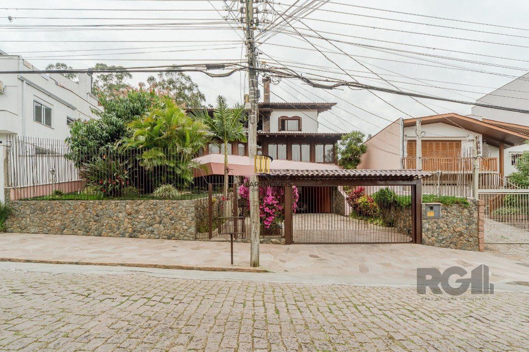 Casa para Venda - 646m², 4 dormitórios, sendo 2 suites, 4 vagas - Jardim Isabel