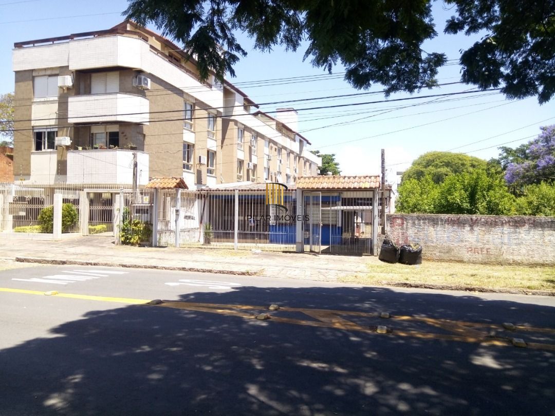 Casa para Venda - 200m², 3 dormitórios, 8 vagas - Cristal