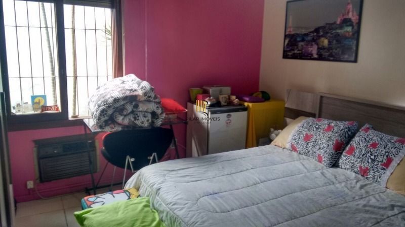 Casa para Venda - 320m², 3 dormitórios, sendo 1 suites, 4 vagas - Cristal