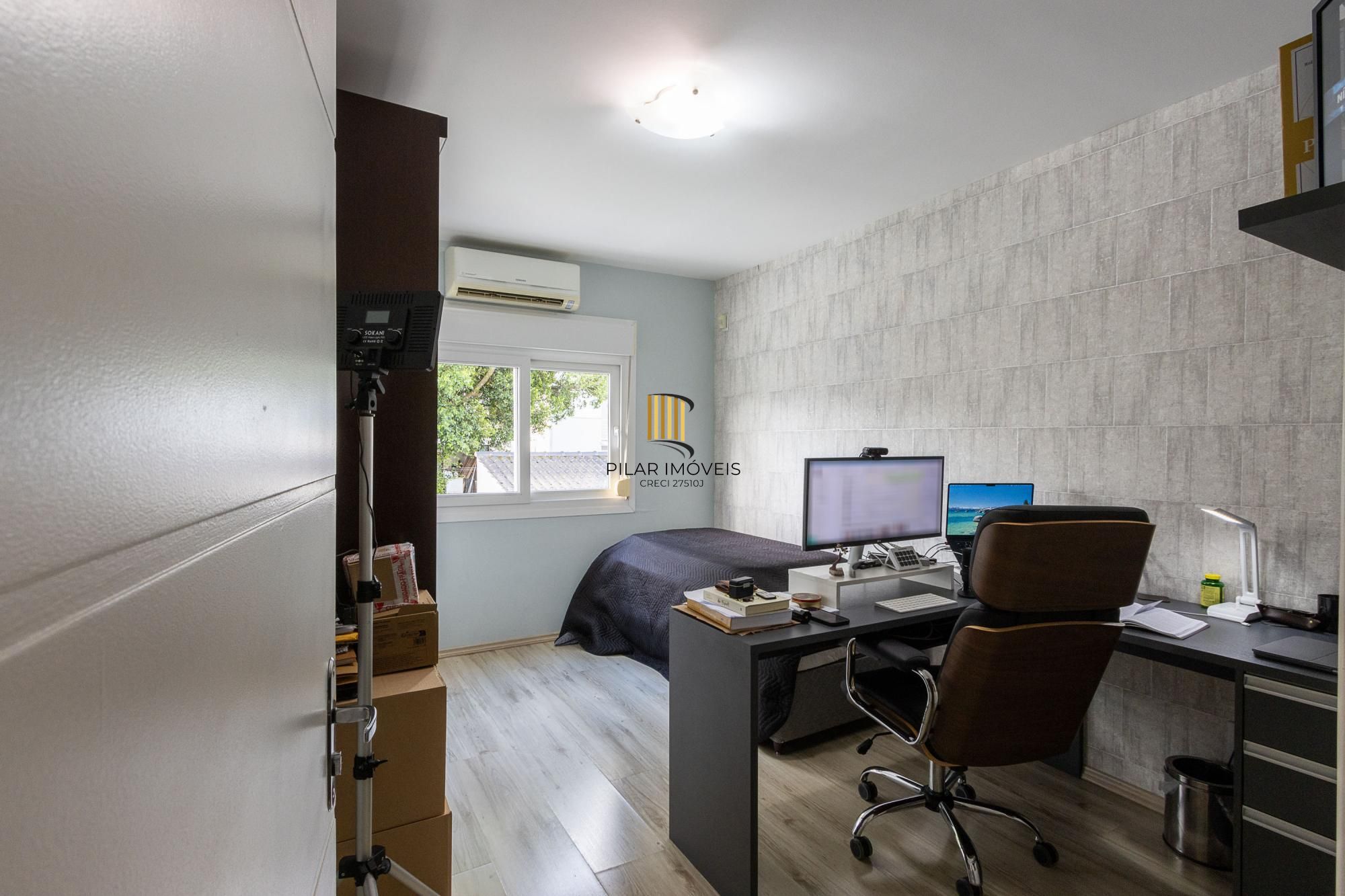 Casa 3 dormitórios no bairro Hípica