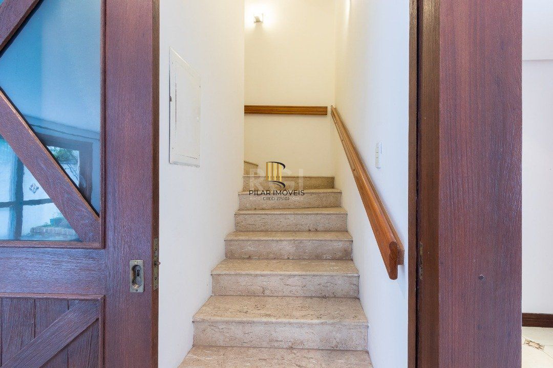 Casa em condomínio para Venda com 4 dormitórios, sendo 1 suites e 4 vagas no bairro Ipanema