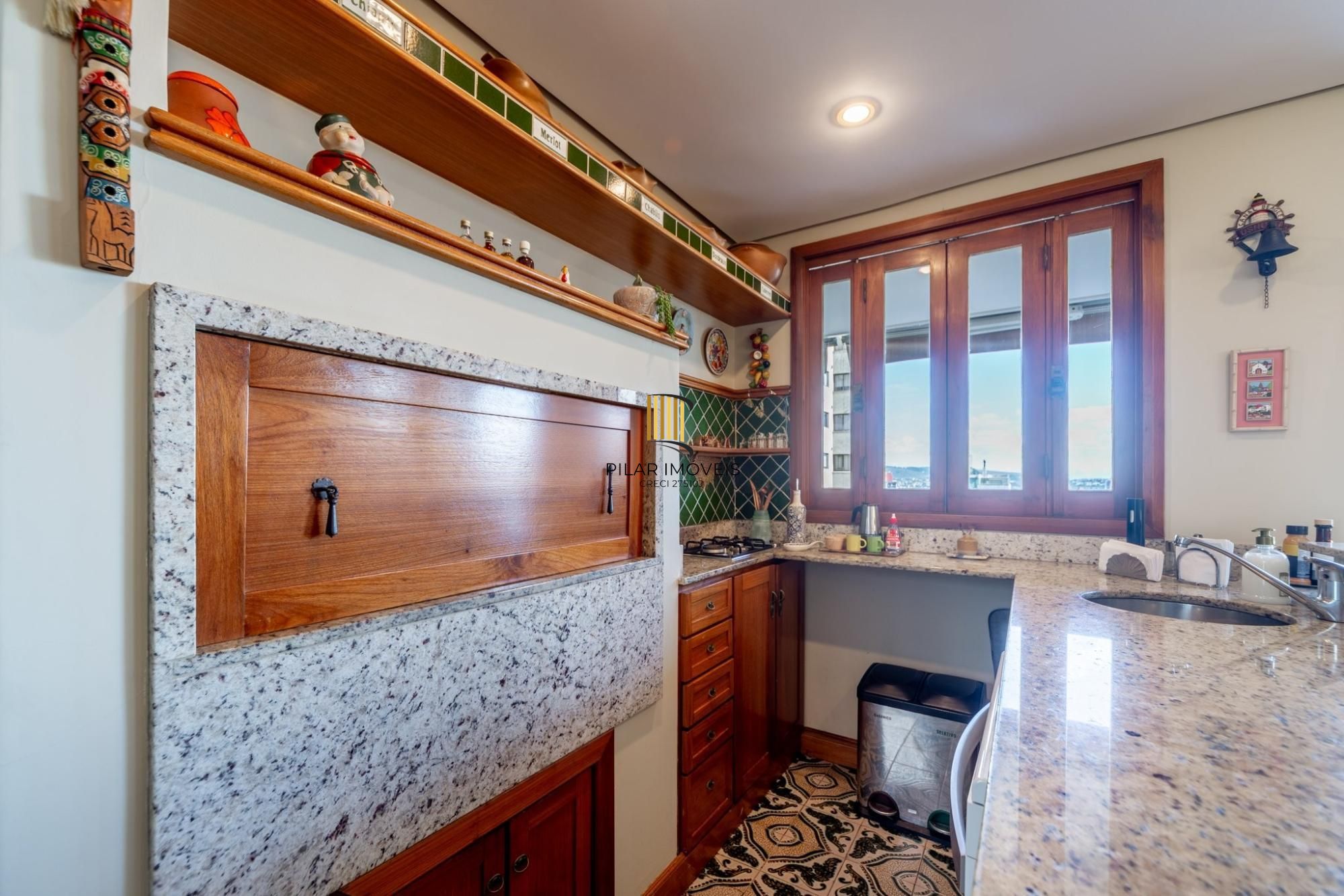 Cobertura com 206m², 3 dorm, Petrópolis e 2 vagas