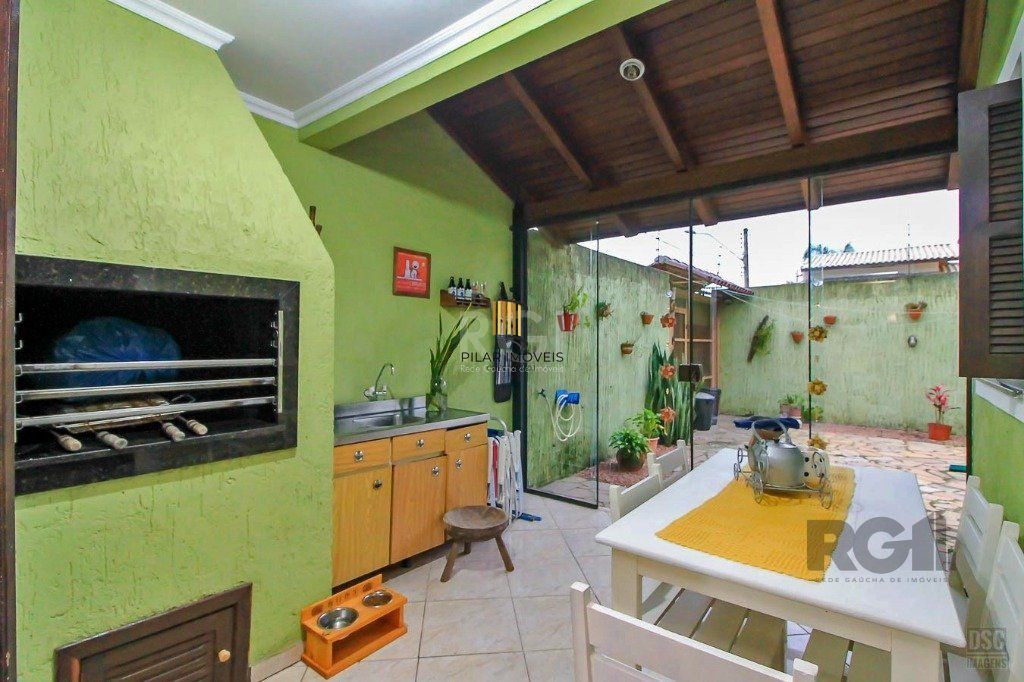 Casa para Venda - 167m², 3 dormitórios, sendo 1 suites, 7 vagas - Hípica