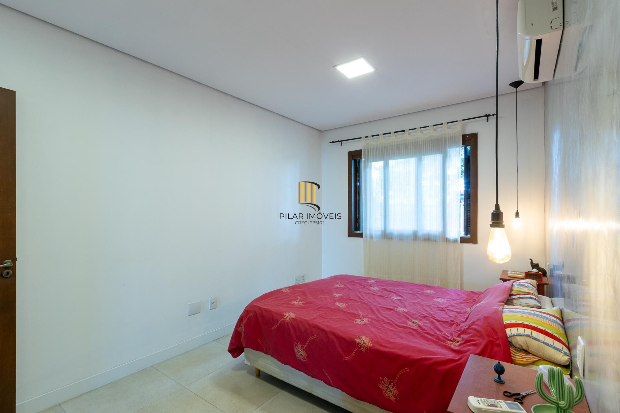 Casa com 6 quartos à venda  bairro Espírito Santo, Porto Alegre.