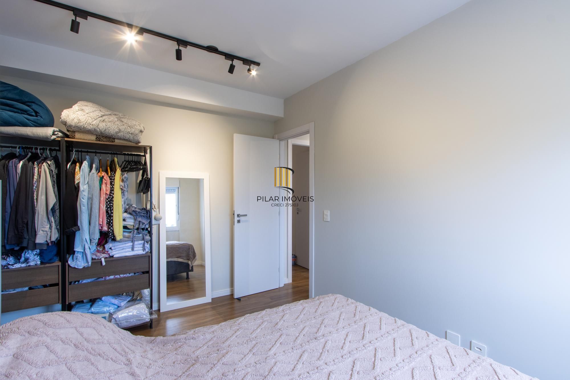 Apartamento à venda no bairro Teresópolis em Porto Alegre.