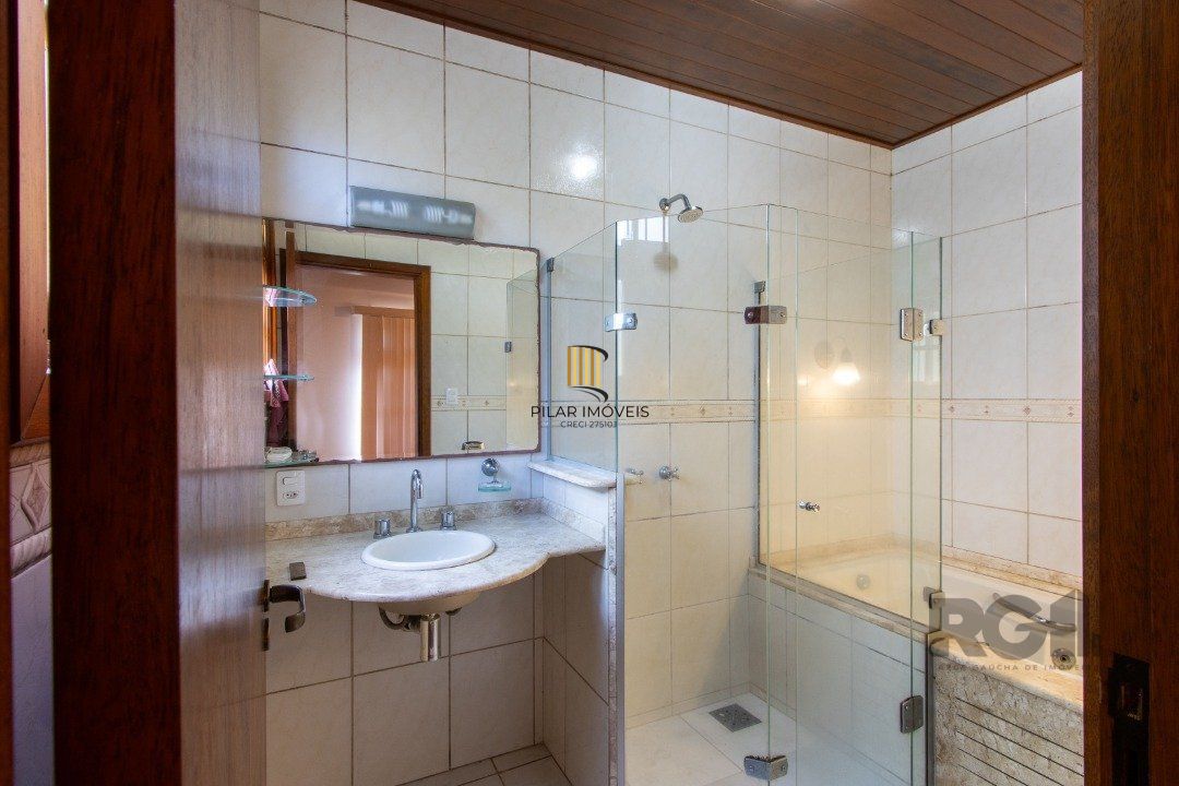 Casa 4 dormitórios no bairro Espírito Santo