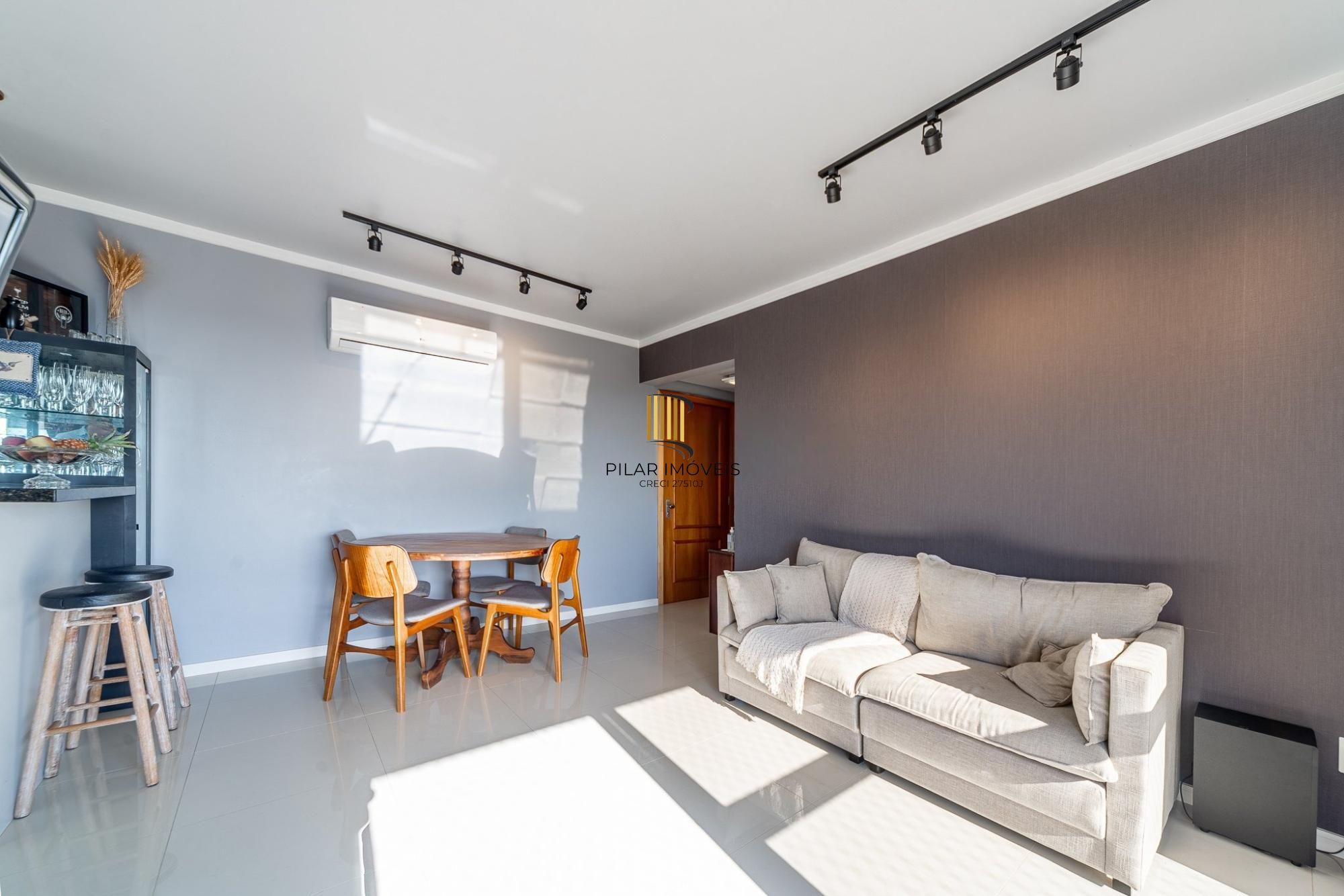 Apartamento 2 Dormitórios com Suíte e 2 Vagas no Petrópolis – 75m²