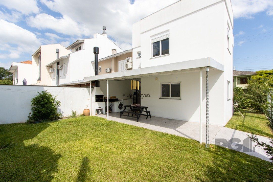 Casa 2 dormitórios no bairro Hípica