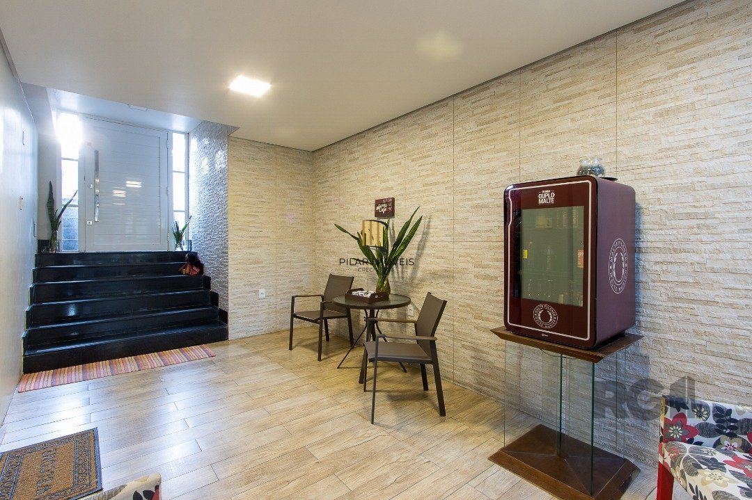 Casa 6 dormitórios no bairro Cristal