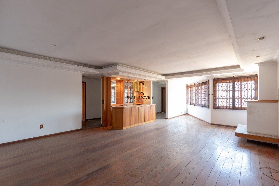 Casa para Venda - 460m², 4 dormitórios, sendo 1 suites, 4 vagas - Cristal