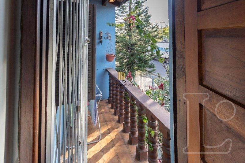 Sobrado para Venda - 241m², 4 dormitórios, sendo 1 suites, 1 vaga - Camaquã