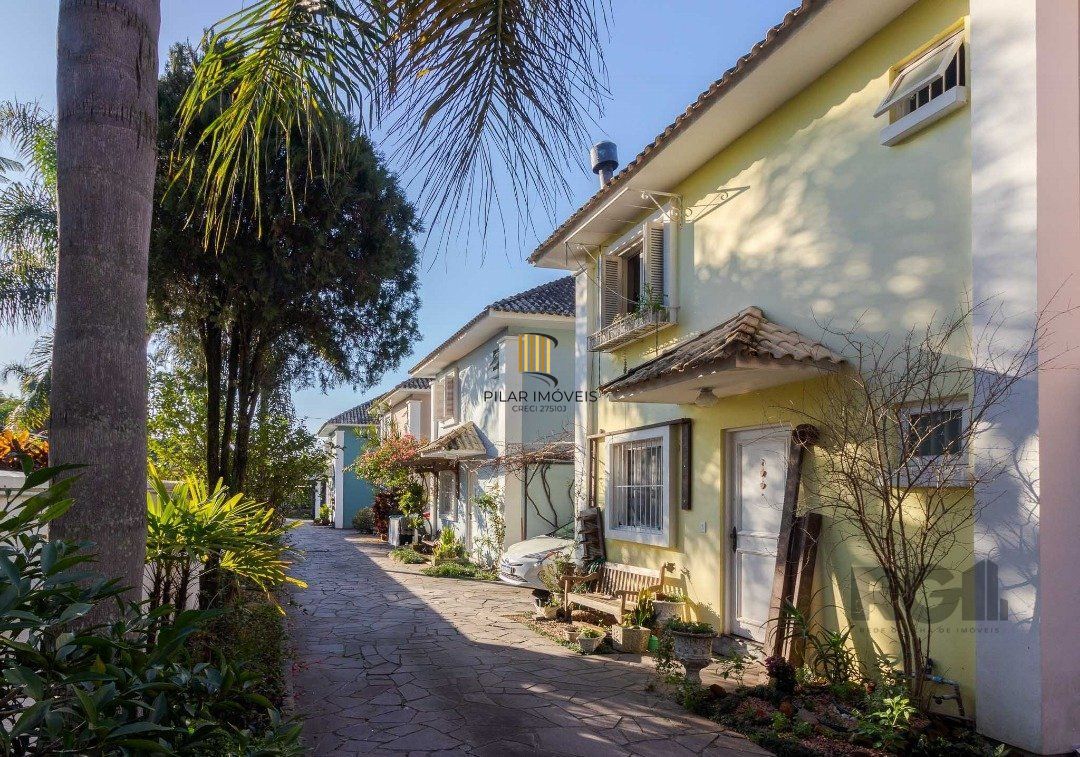 Casa em condomínio, 3 quartos, 1 suite, lareira, churrasqueira, 1 vaga - Bairro Tristeza