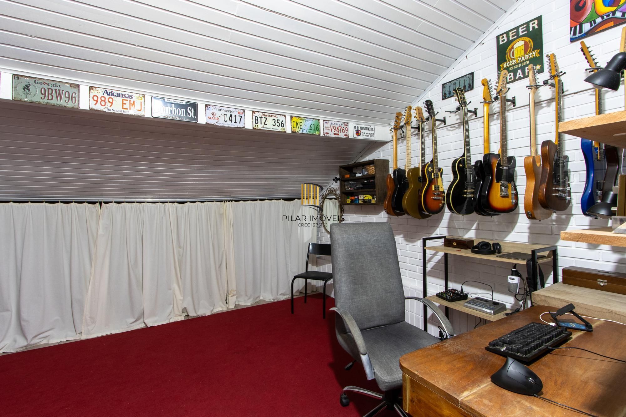 Casa 5 dormitórios no bairro Teresópolis