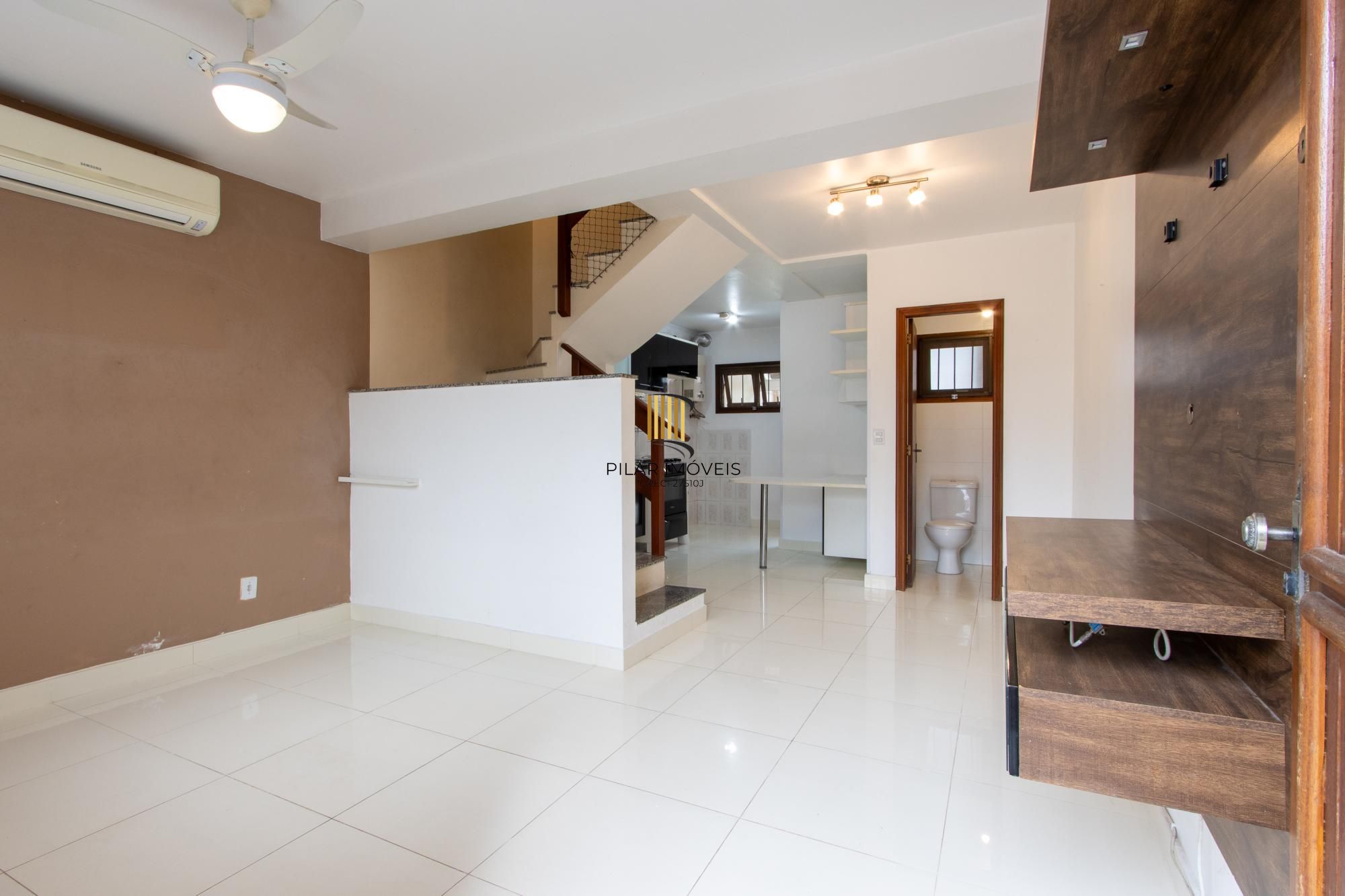 A casa possui 78m² de área construída, com um adicional de 20m²