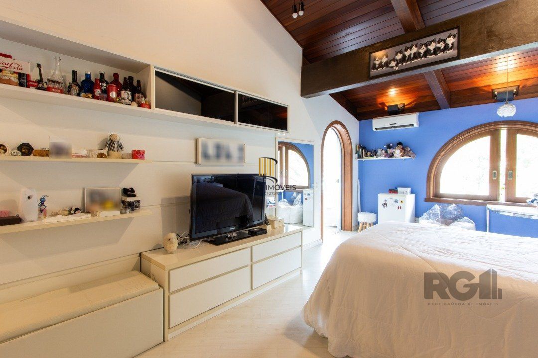 Casa para Venda - 645m², 4 dormitórios, sendo 4 suites, 11 vagas - Tristeza