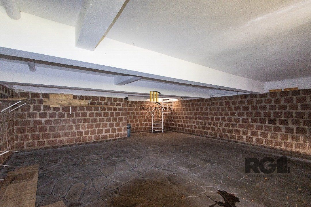 BELO SOBRADO, 3 QUARTOS, 1 SUITE, PISCINA, 320m² PRIVATIVOS - TRISTEZA