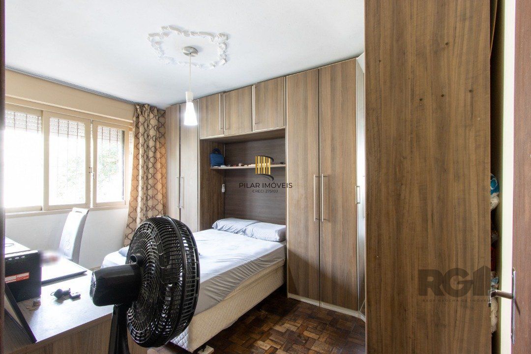 Apartamento com 70m² de área privativa, possui 3 dormitórios, sala para 2 ambientes, banheiro social, cozinha com móveis planejados e área de serviço.