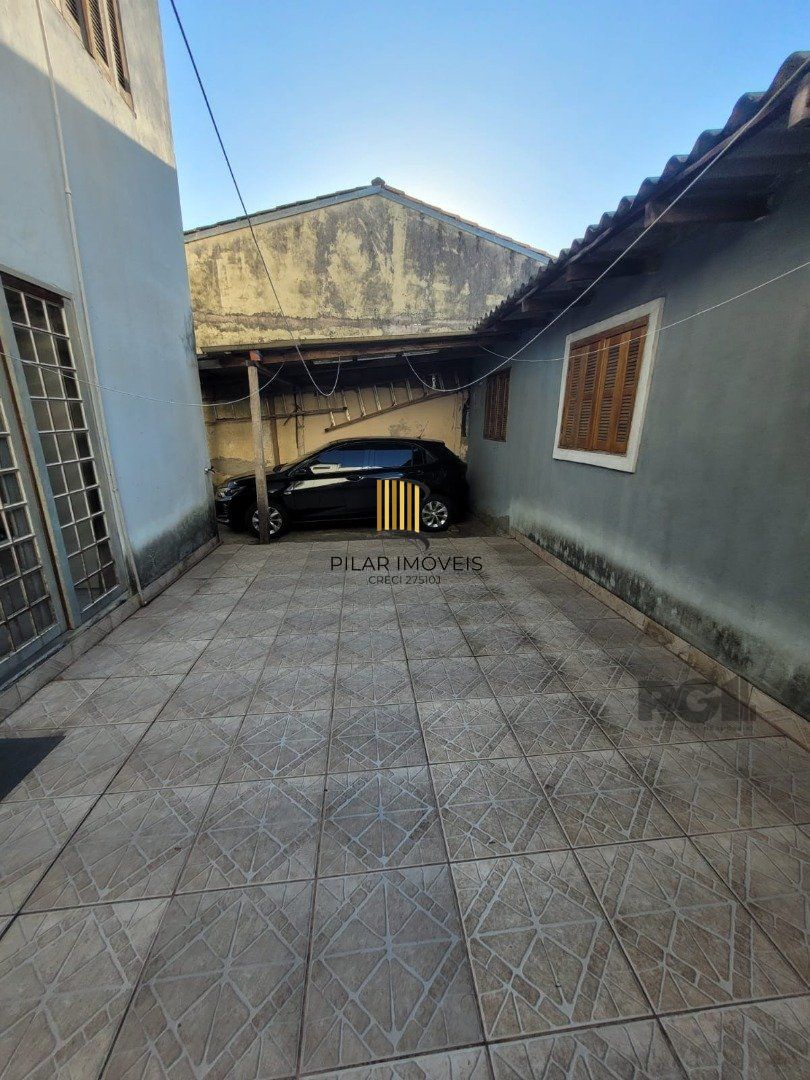 Casa 2 dormitórios no bairro Guarujá