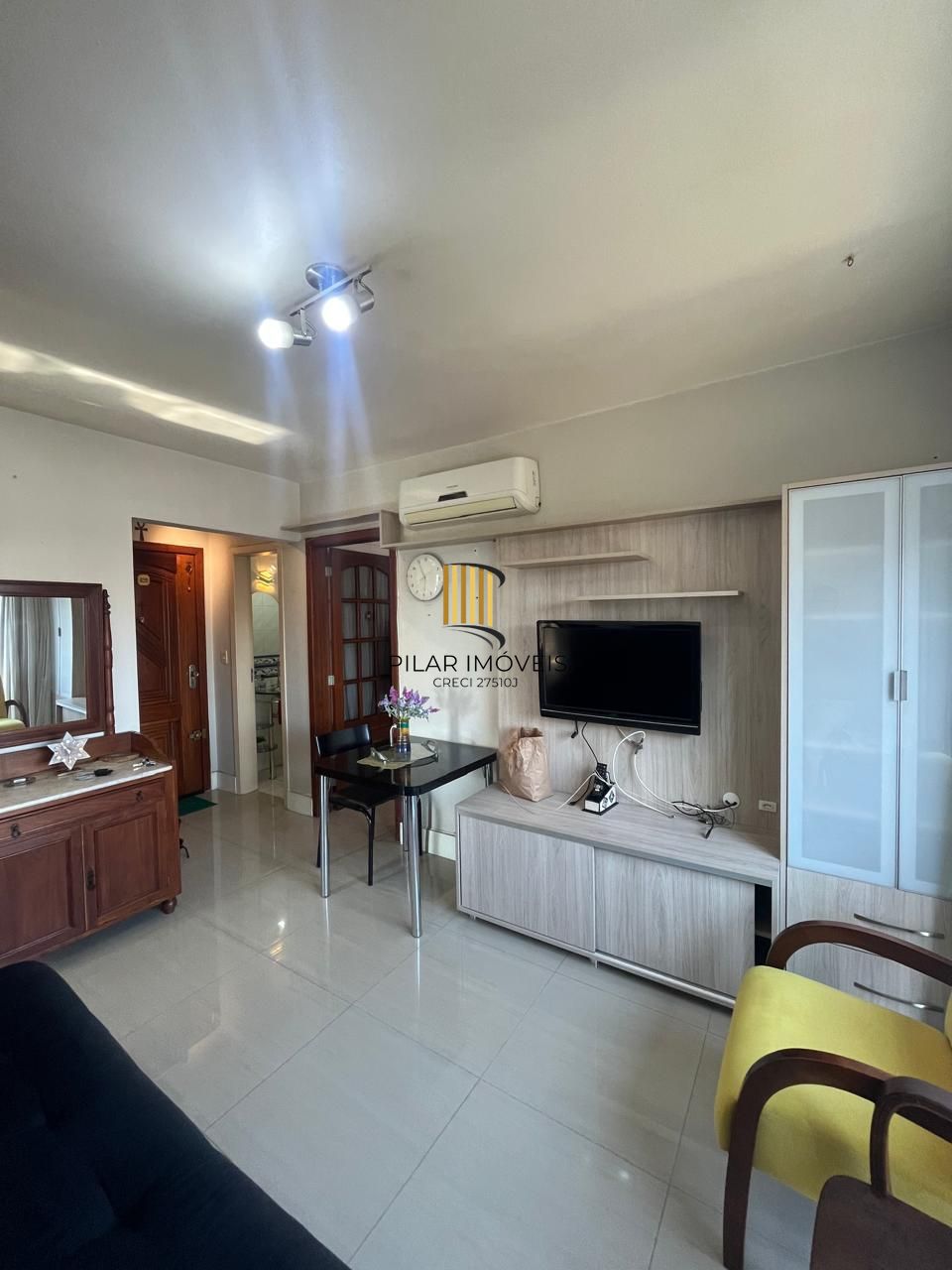 Apartamento  REFORMADO e MOBILIADO em ótima localização!!!