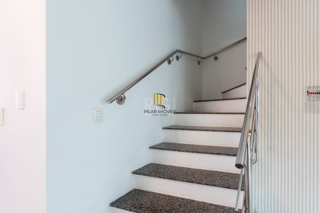 Casa para Venda - 178.4m², 3 dormitórios, sendo 1 suites, 2 vagas - Hípica