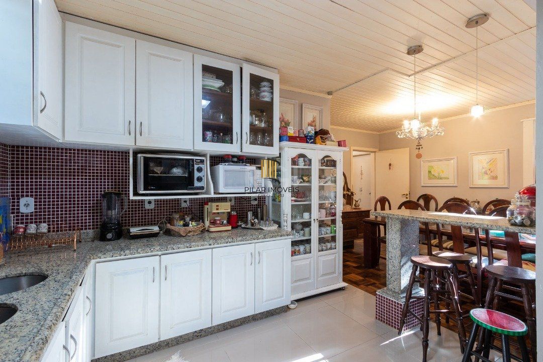 Casa para Venda - 192m², 4 dormitórios, sendo 3 suites, 4 vagas - Tristeza
