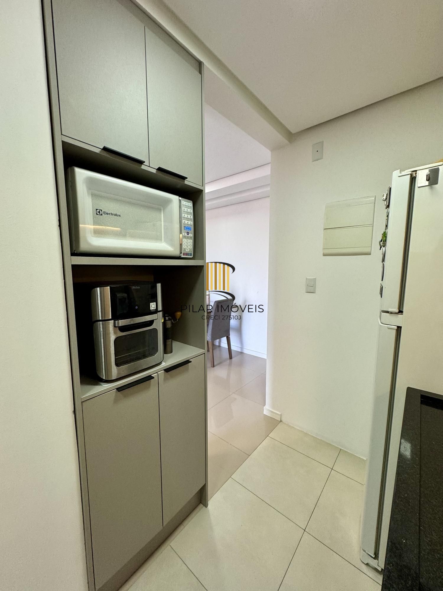 Apartamento de 2 dormitórios, 1 suíte e 1 vaga, em Canoas.