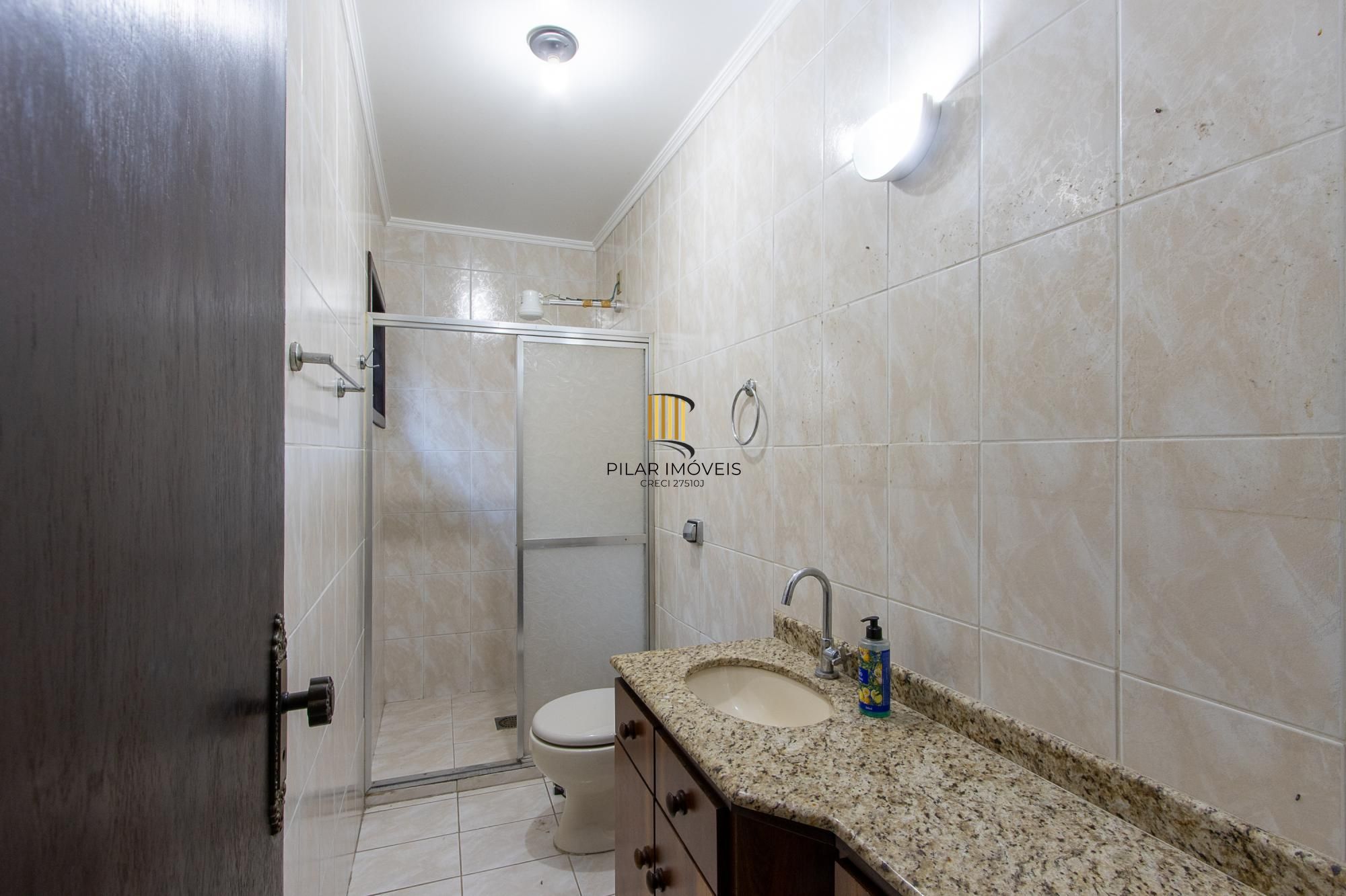 Casa 4 dormitórios no bairro Vila Nova